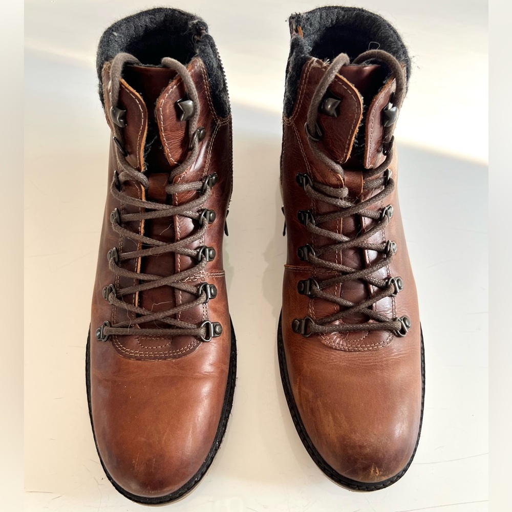 Men’s brown leather lace-up boots